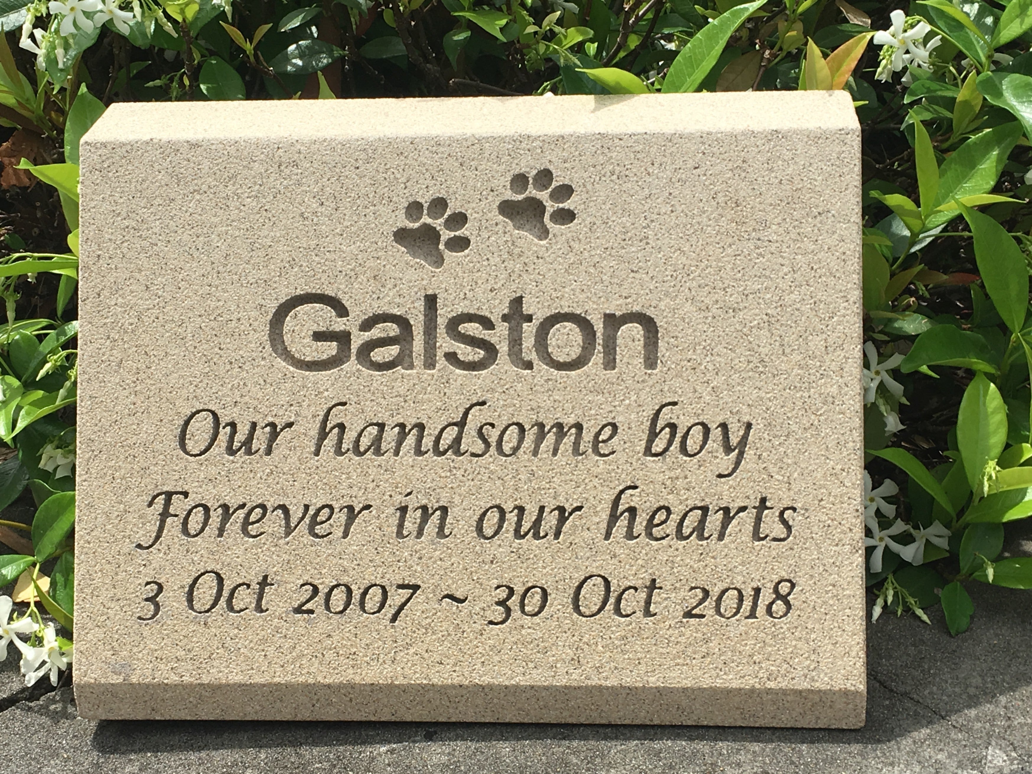 Sandstone Desk/Pillar Pet Headstone - Natural Engraving