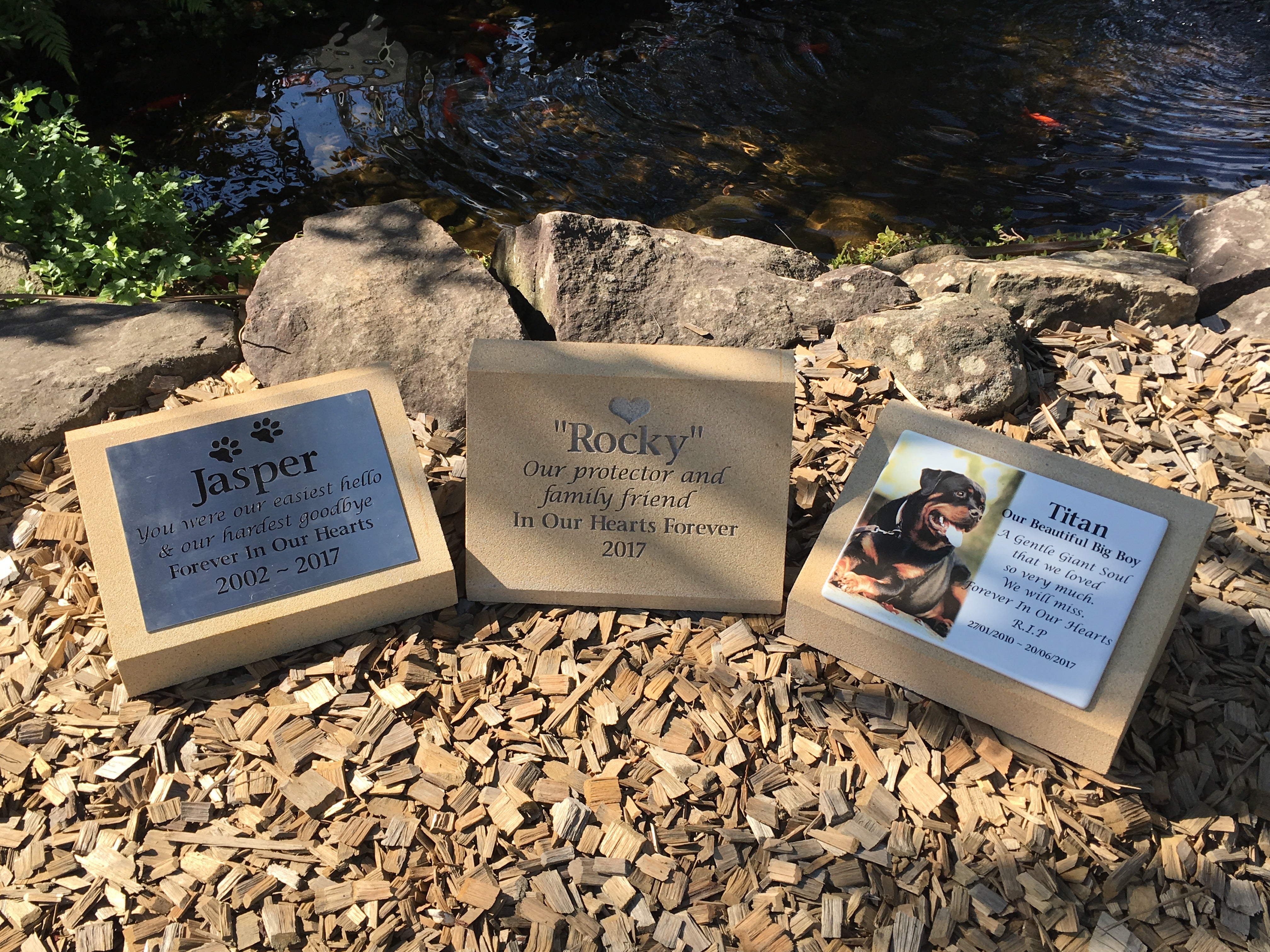 Sandstone Desk/Pillar Pet Headstone - Natural Engraving